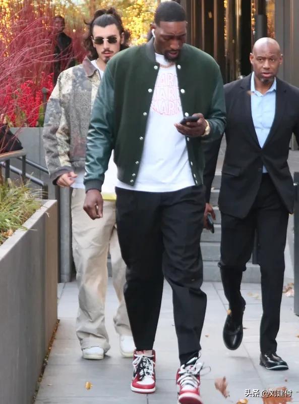 阿德巴约爆砍83分 超科比81分纪录 阿德巴约狂砍83分，超越科比81分纪录，这