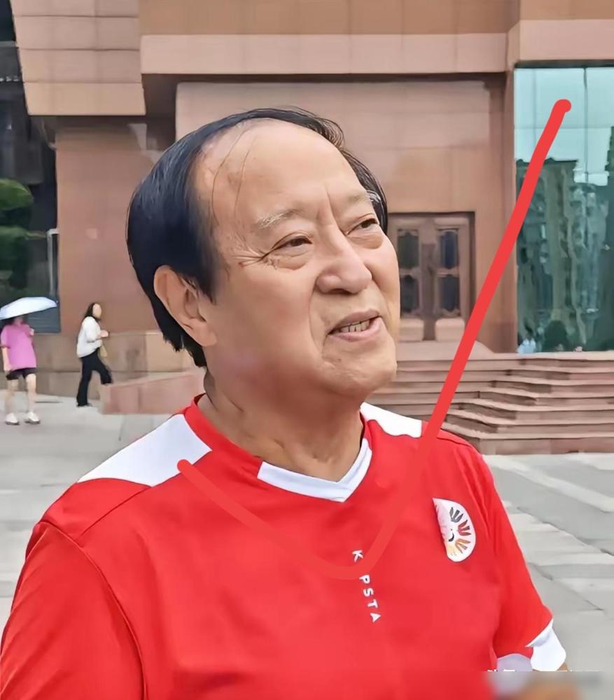 牛群：我每个月工资五六千，住的是没有电梯的老楼，买的是特价蔬菜，但是我每个月就是