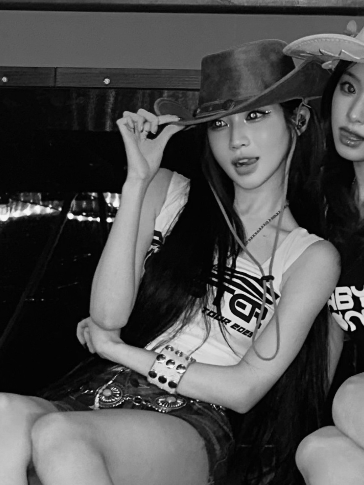 知道你的科⃟技⃟脸没有我女神原生脸好看 但是你把自己的下巴P成锥⃟子⃟要吓⃟死⃟