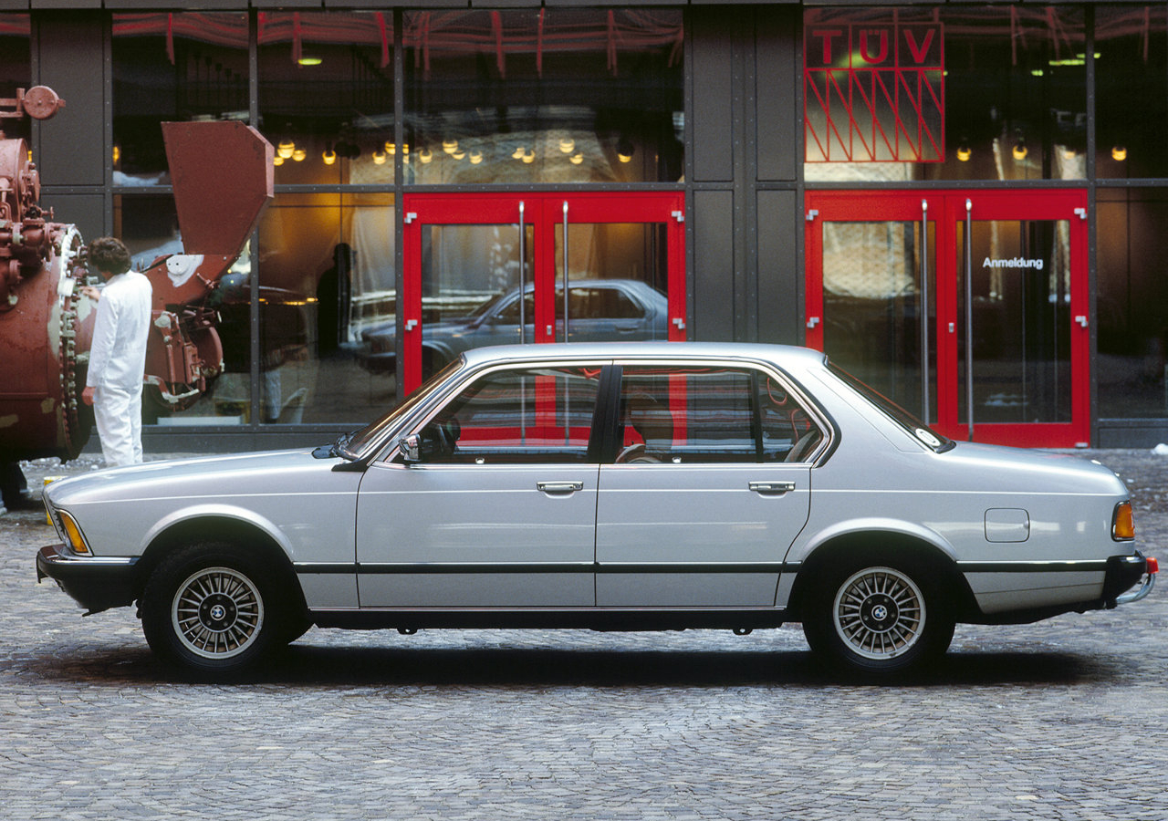 宝马7系   1977 BMW E23 7系，宝马历史第一代7系旗舰豪华轿车，1