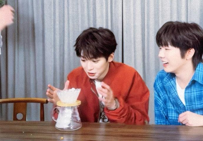 梓渝运动男友风直播造型 梓渝和好朋友在一起 梓渝和好朋友在一起，咱就说今日份的运