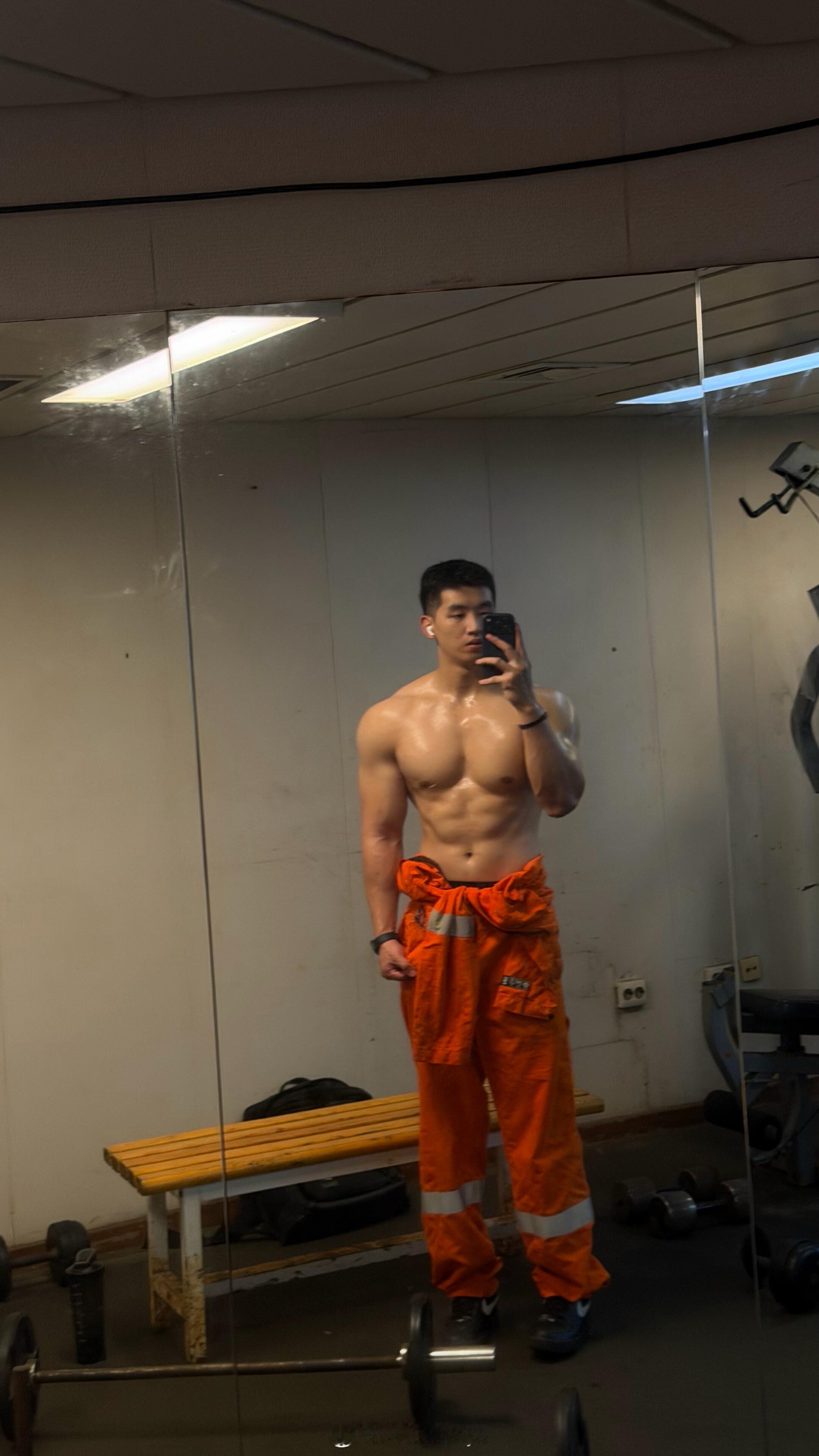 不如把故事写的幽默一点 