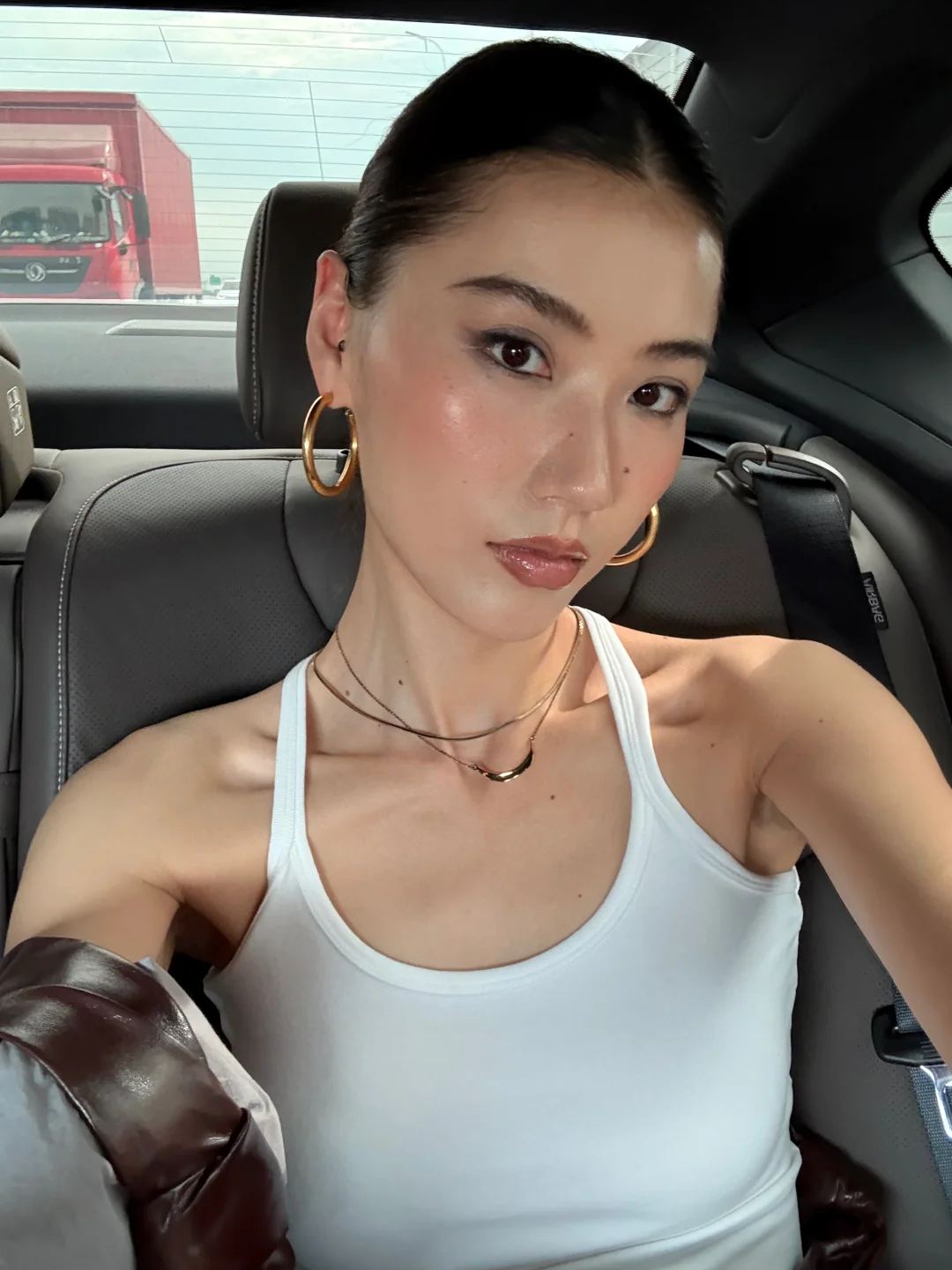 脸紧是因为头发扎的紧