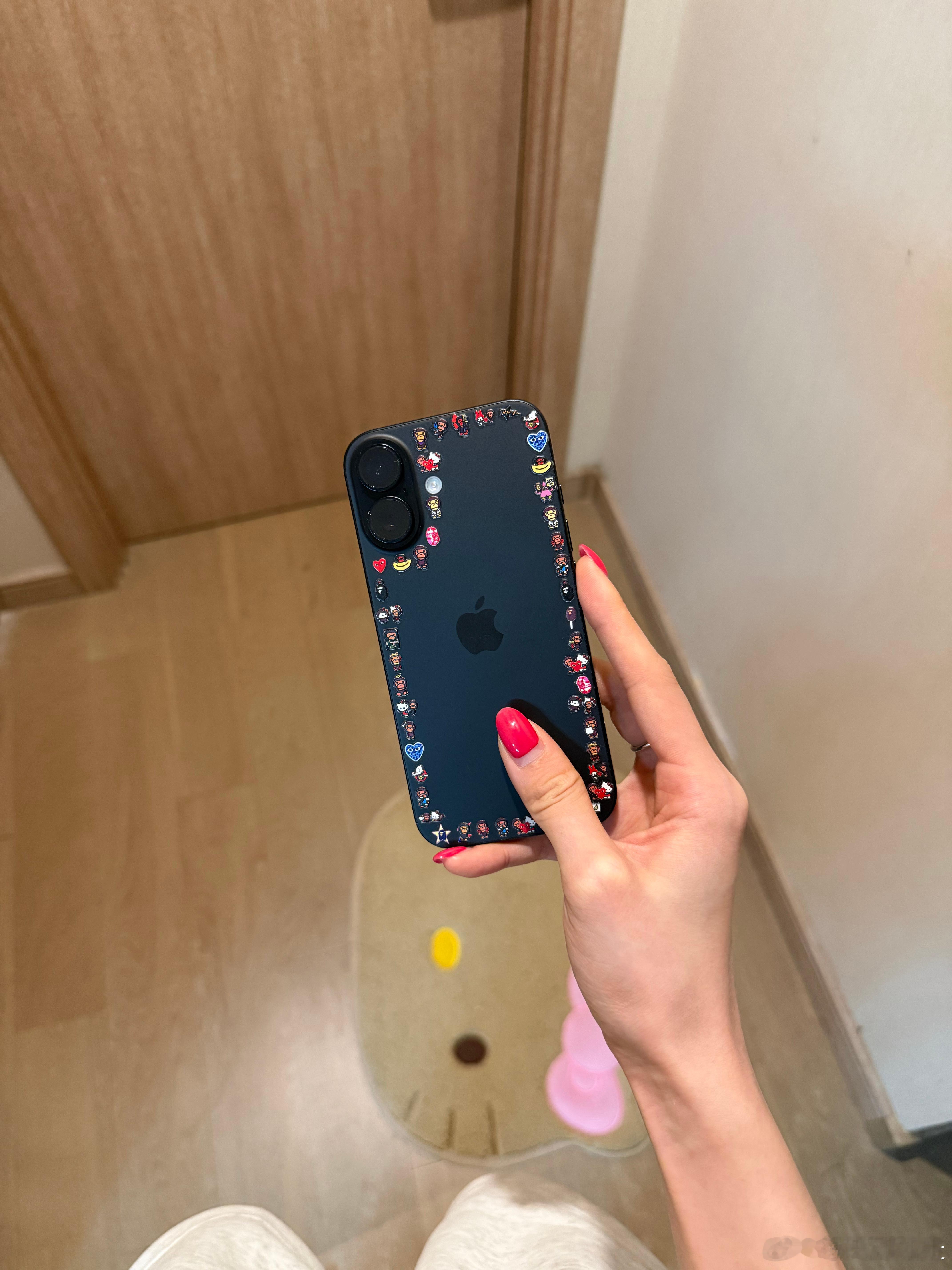 标准版iPhone是不是比Pro Max版的好看一些？ 
