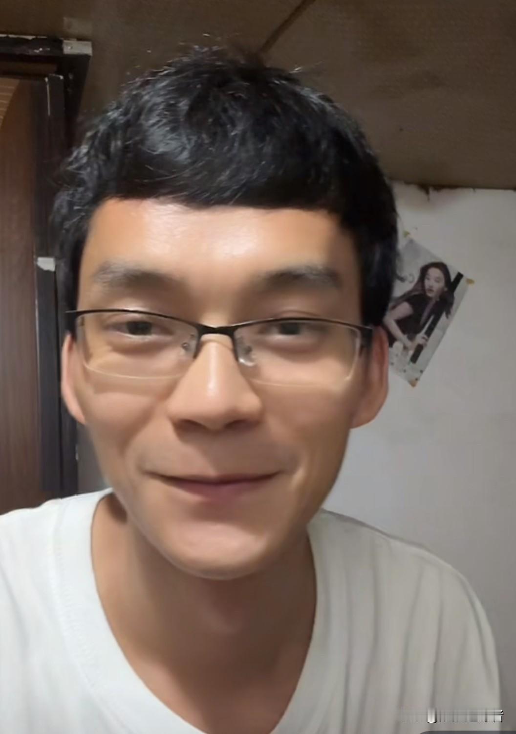 今晚，唐尚珺的直播间人气非常旺，大多数时间直播间有一万+网友，最高时有2万网友在