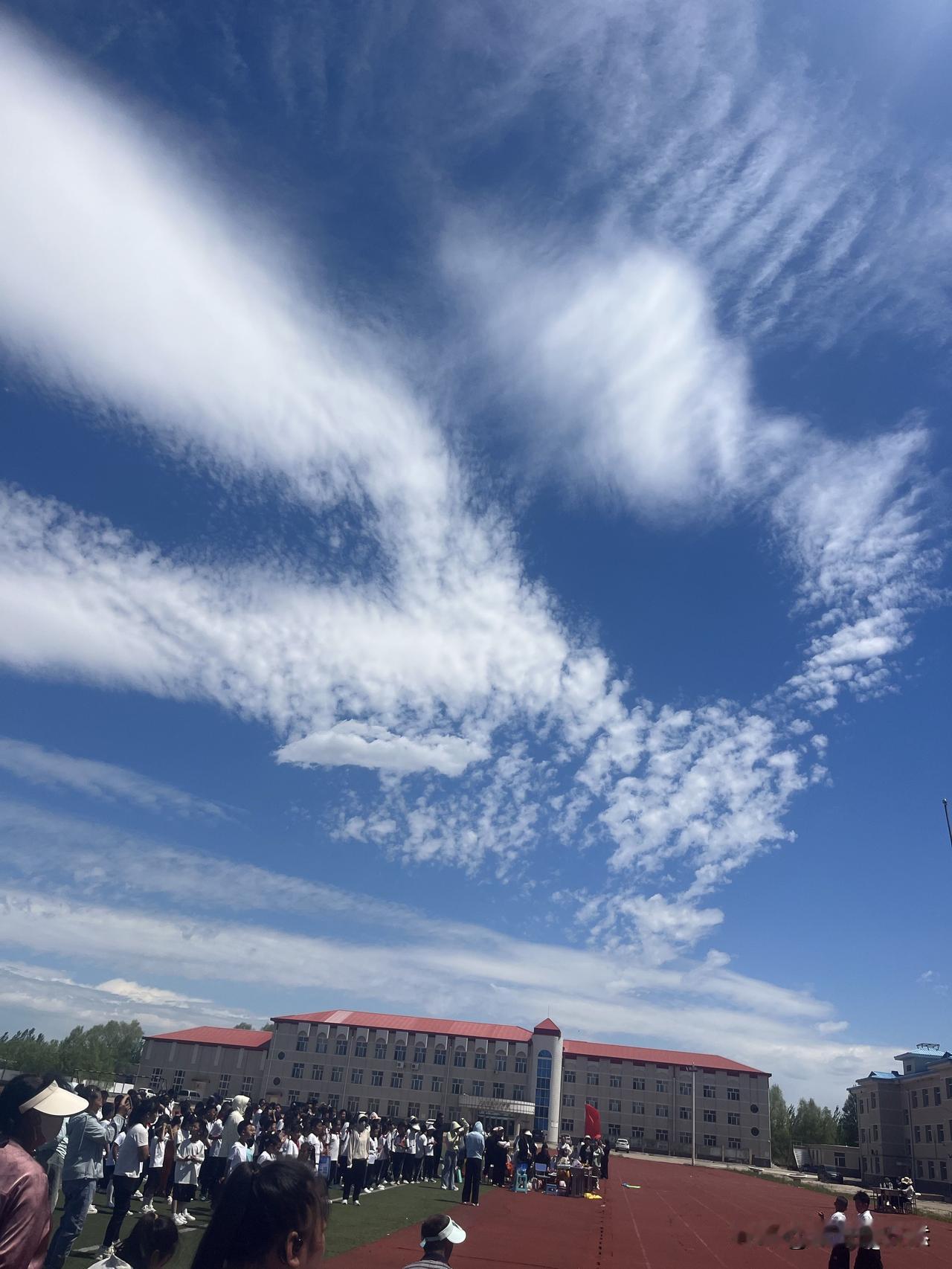 我一直认为，手部干燥粗糙是因为长年做家务造成的。现在才明白其深层的根源与情绪有关