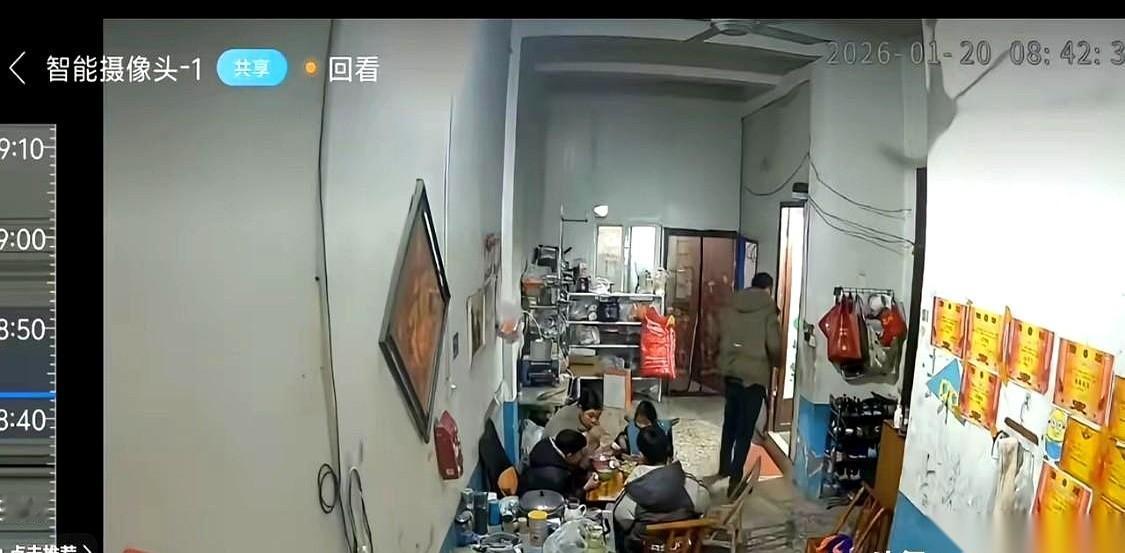 那个监控视频我真不敢看第二遍。
一个30岁的男人，三个孩子的爹，上个厕所的功夫，