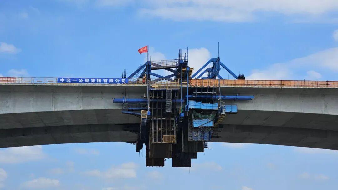 从“沿江”到“环湾”：泉州交通大爆发背后的经济地理重塑

2026年的泉州，正经