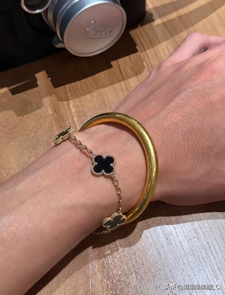 现在的金价真是跟坐过山车一样，心跳太快了。

记得也就二十来天前吧，看中一只66