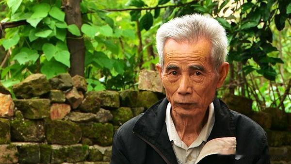 1966年，19名女生联名上诉，称遭到男老师汪康夫的猥亵。在含冤入狱，10年后，