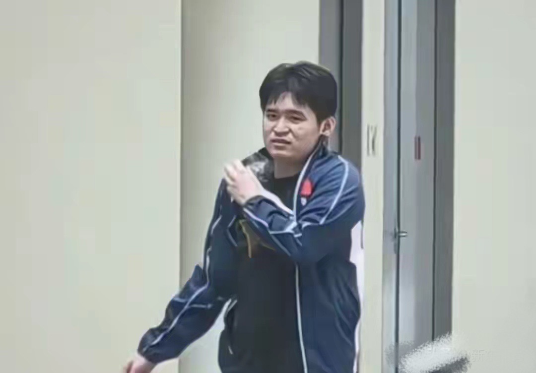 3月24日，国际乒联官宣林诗栋因肩袖肌腱炎伴部分撕裂，退出澳门世界杯，这是他一个