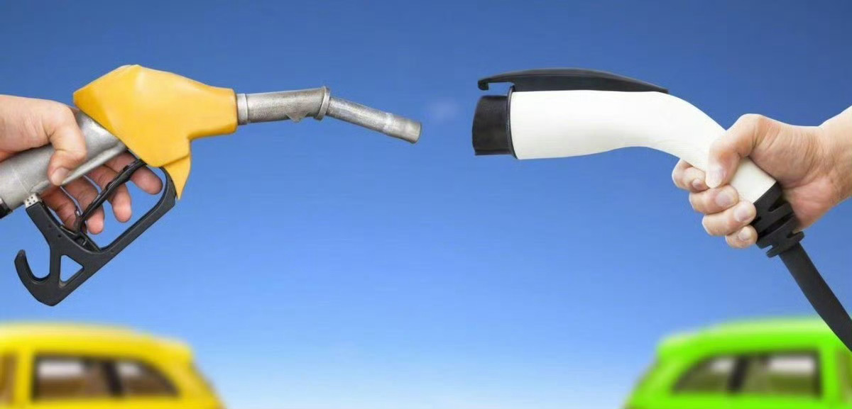 你还在纠结买油车还是电车吗 如果想买车，到底该买油车还是电车？选油车吧，补能快、