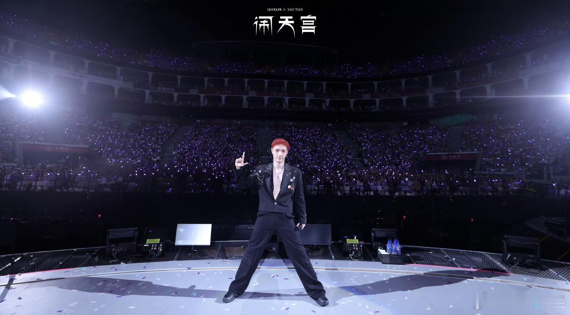 张艺兴今晚继续张艺兴说船员们今晚继续张艺兴说船员们今晚继续，演唱会九宫格，[鼓掌