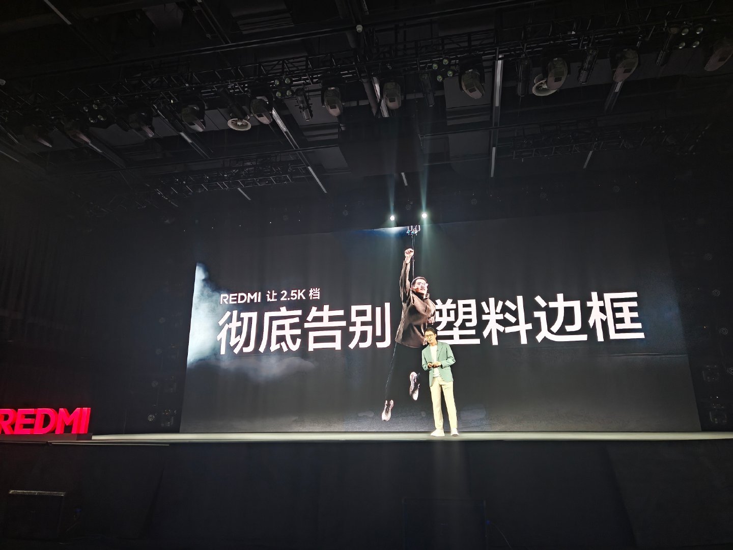 准旗舰芯的Turbo Pro已经标配金属中框不会到了2025年中了还有搭载旗舰芯
