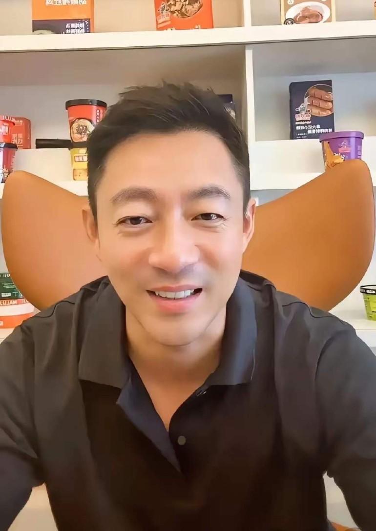 汪大少找到理由终于道歉了，把原因归结为星座，说自己是巨蟹座，情绪偶尔失控很难自控