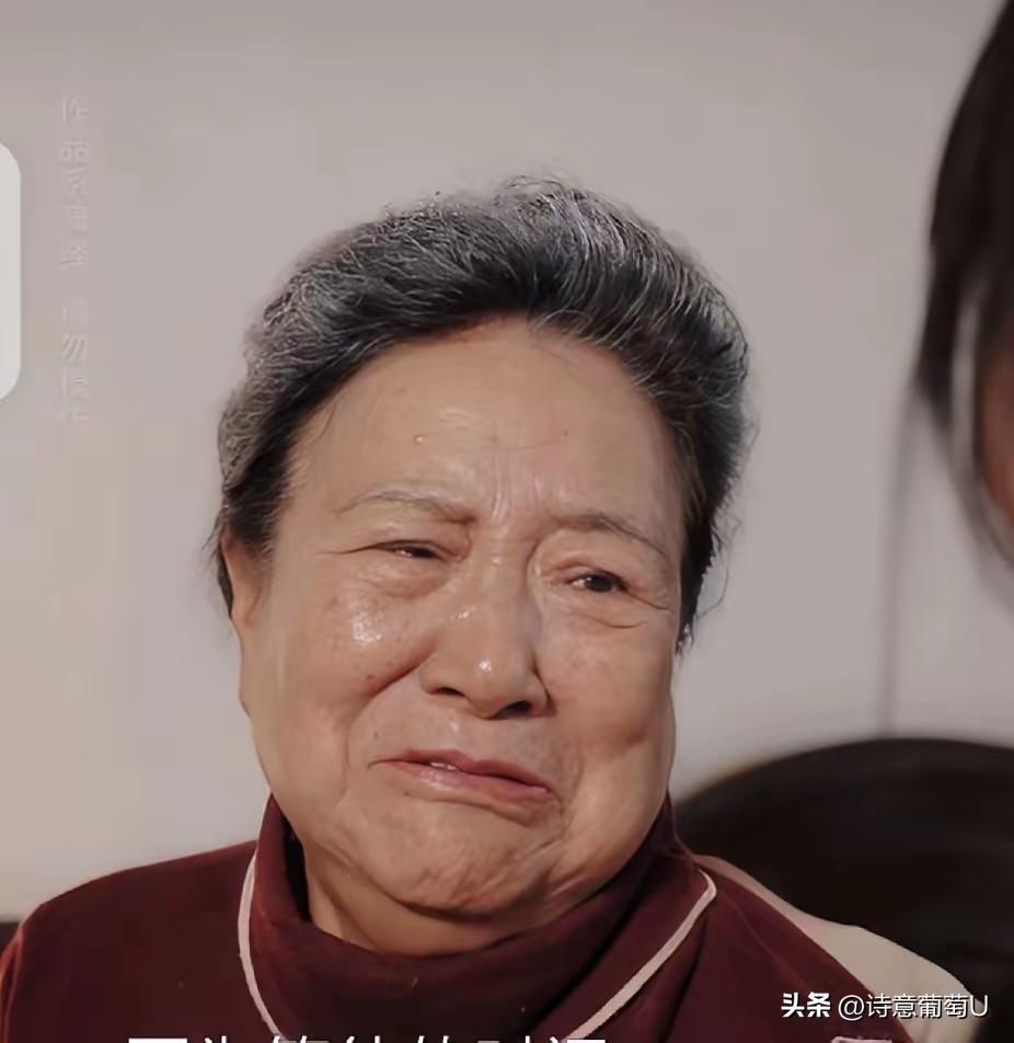 福建南平，有个十岁的小姑娘放学回家，刚把书包往沙发上一放，就一屁股坐下来嚎啕大哭