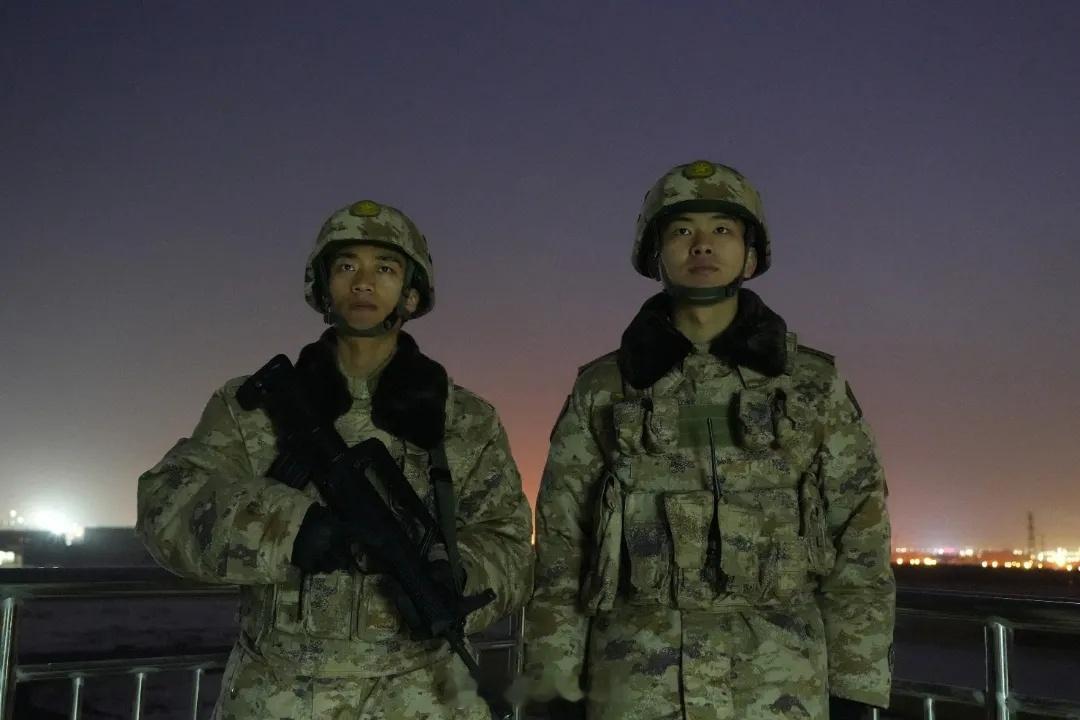 今年十五的月亮哪天圆 晚安┗( ˘ω˘ )┛图片来源：人民陆军 