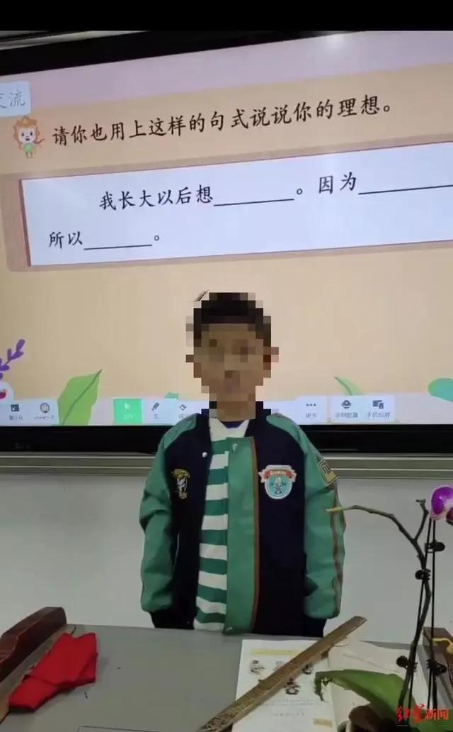我长大了以后想当农民，因为我的爷爷是一名光荣的农民，我的爸爸也是一名光荣的农民，
