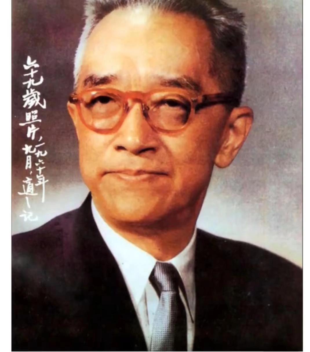 什么人把胡适弄成了思想领袖？

网络上的评论一针见血：公知界的鼻祖，嫖 娼界的翘