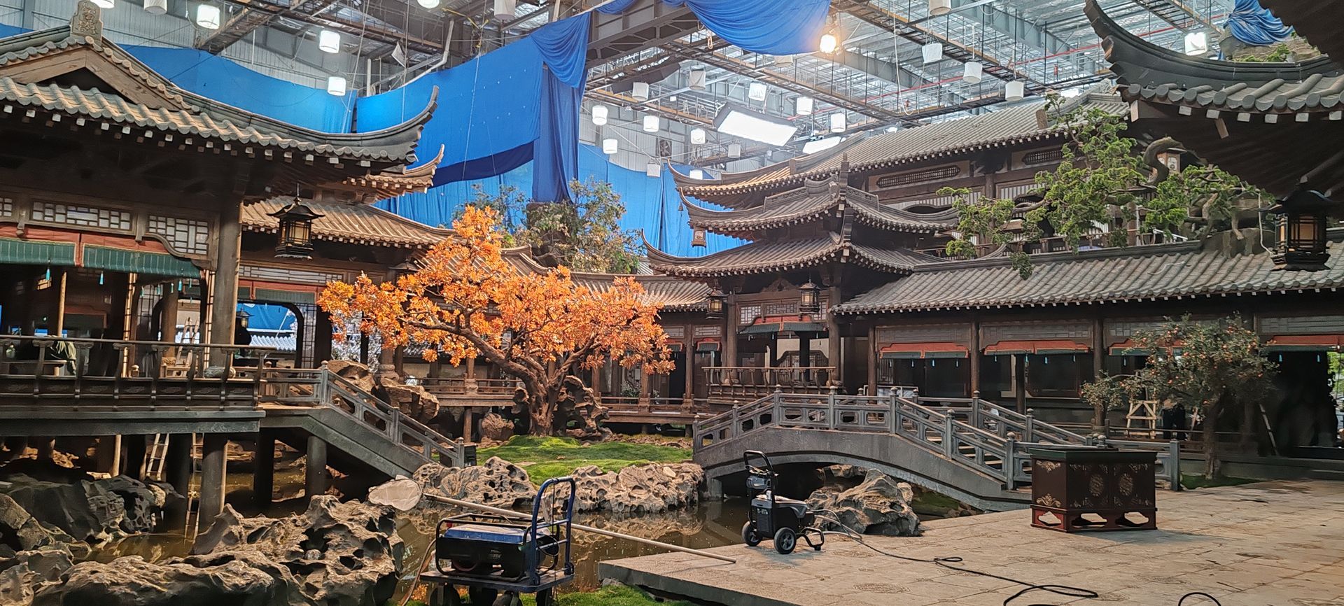 妈呀，这个新棚的置景也太好看了，好重工的感觉！檀健次何不同舟渡 /檀健次谢却山