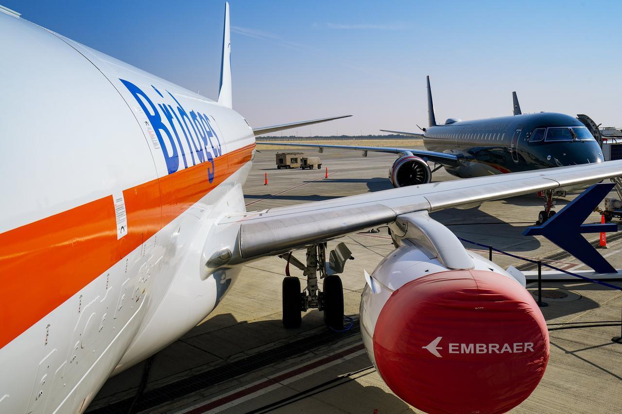 近日，巴航工业通过社交媒体发文回顾了2025迪拜航展的参展机型，包括新涂装首次静