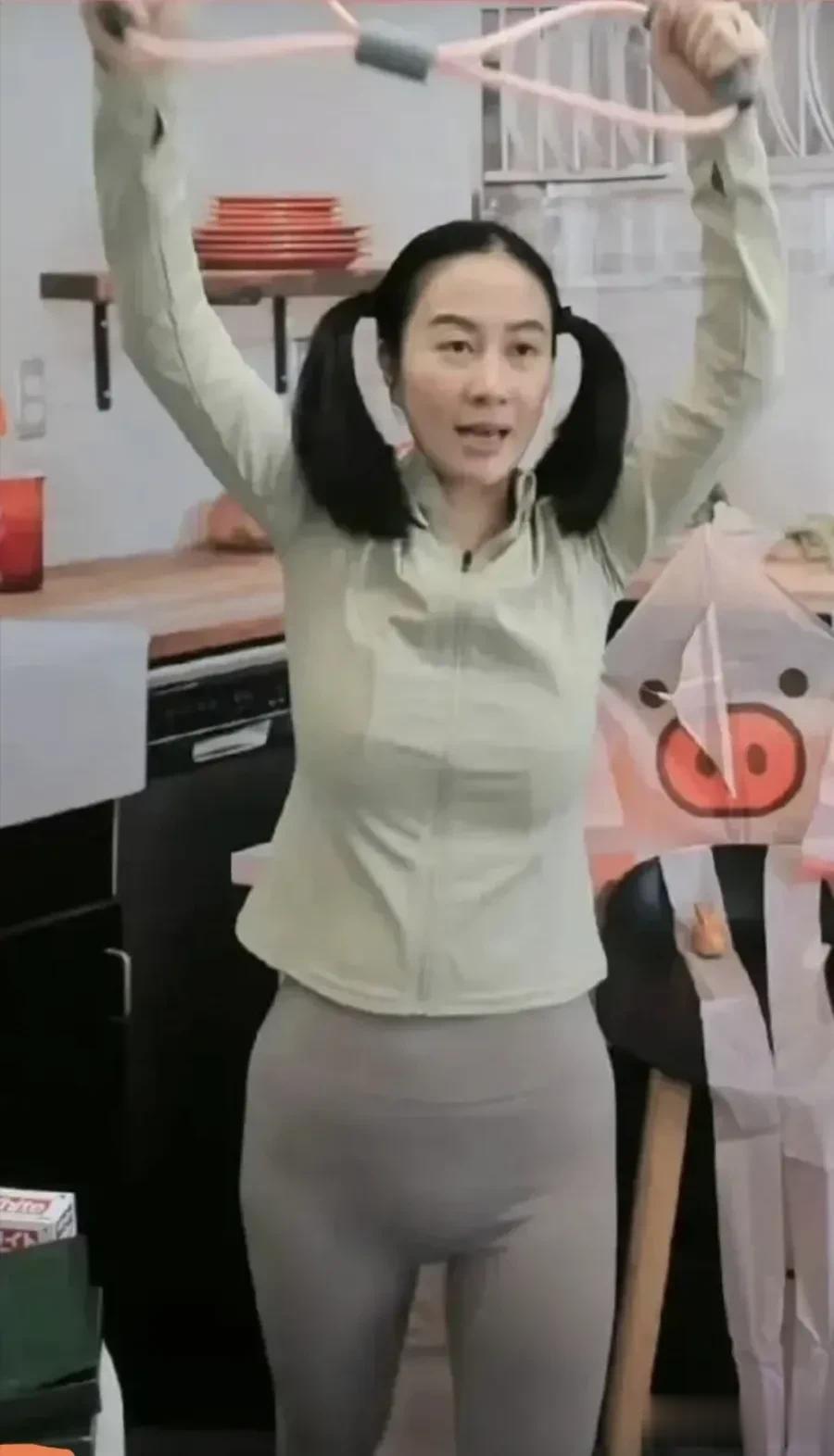 真的无法理解，叶璇作为一个光鲜亮丽的大明星，为何老是把自己搞成这样，这也太不讲究