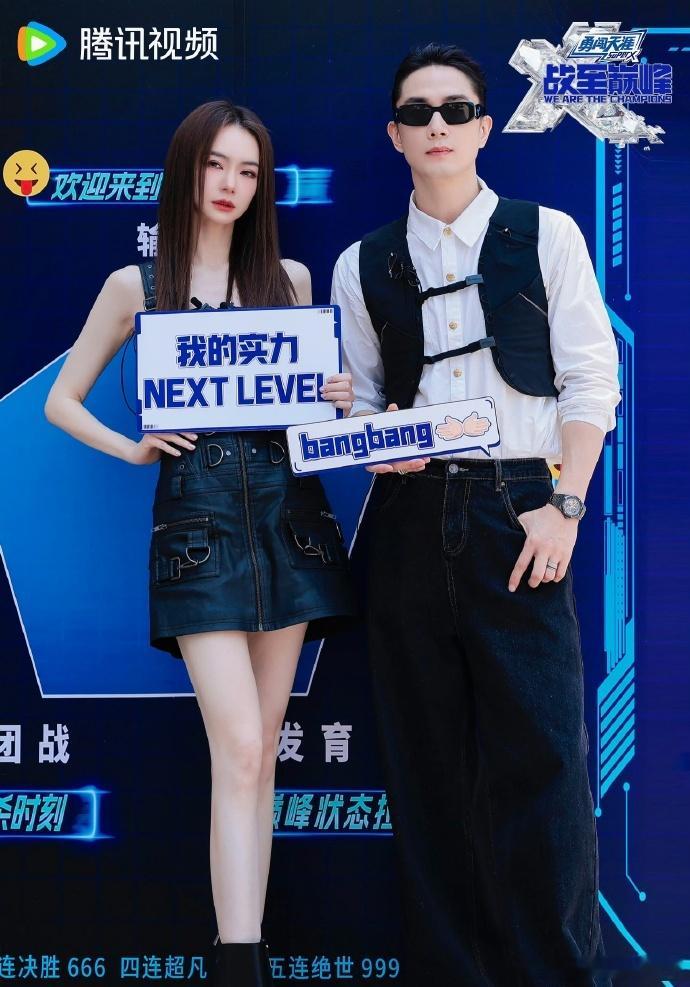 #这下戚薇不能不回李承铉消息了##李承铉追戚薇追到战至巅峰了#我真的是会被这一对