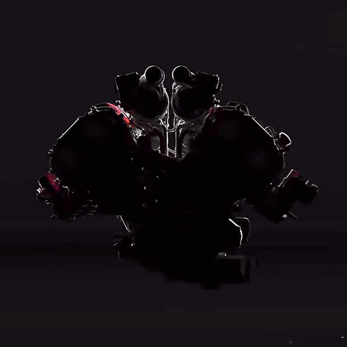 单看排气和增压器，今年北京车展长城这台 V8 和去年发布的是高度相似的，应该都是