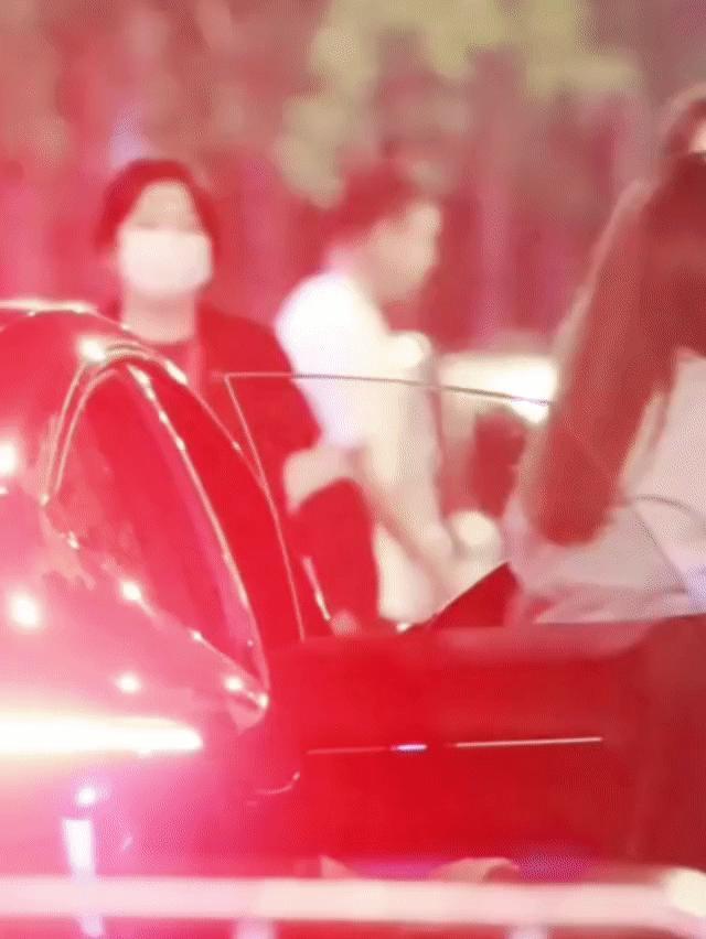 孙怡什么时候才能原谅现偶明艳红裙，绝美氛围感，孙怡复刻现偶女主天花板气质。多年积