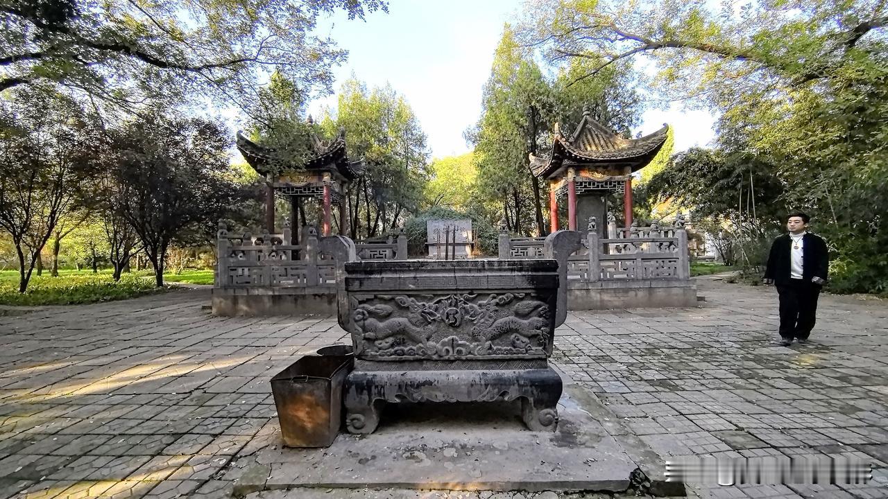 洛阳狄仁杰墓｜5分钟逛完大唐名相之墓

🌿洛阳白马寺齐云塔外侧藏着一座圆形土丘
