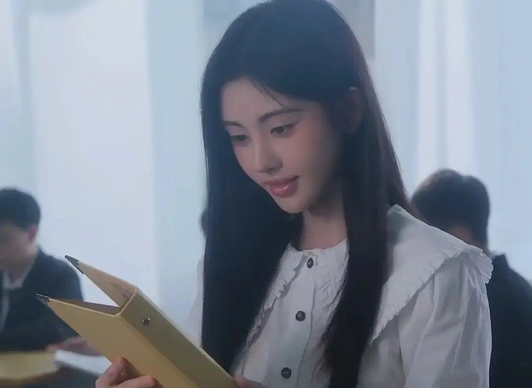 鞠婧祎这个嘴巴要向赵露思靠拢了吗[疑问] ​​​