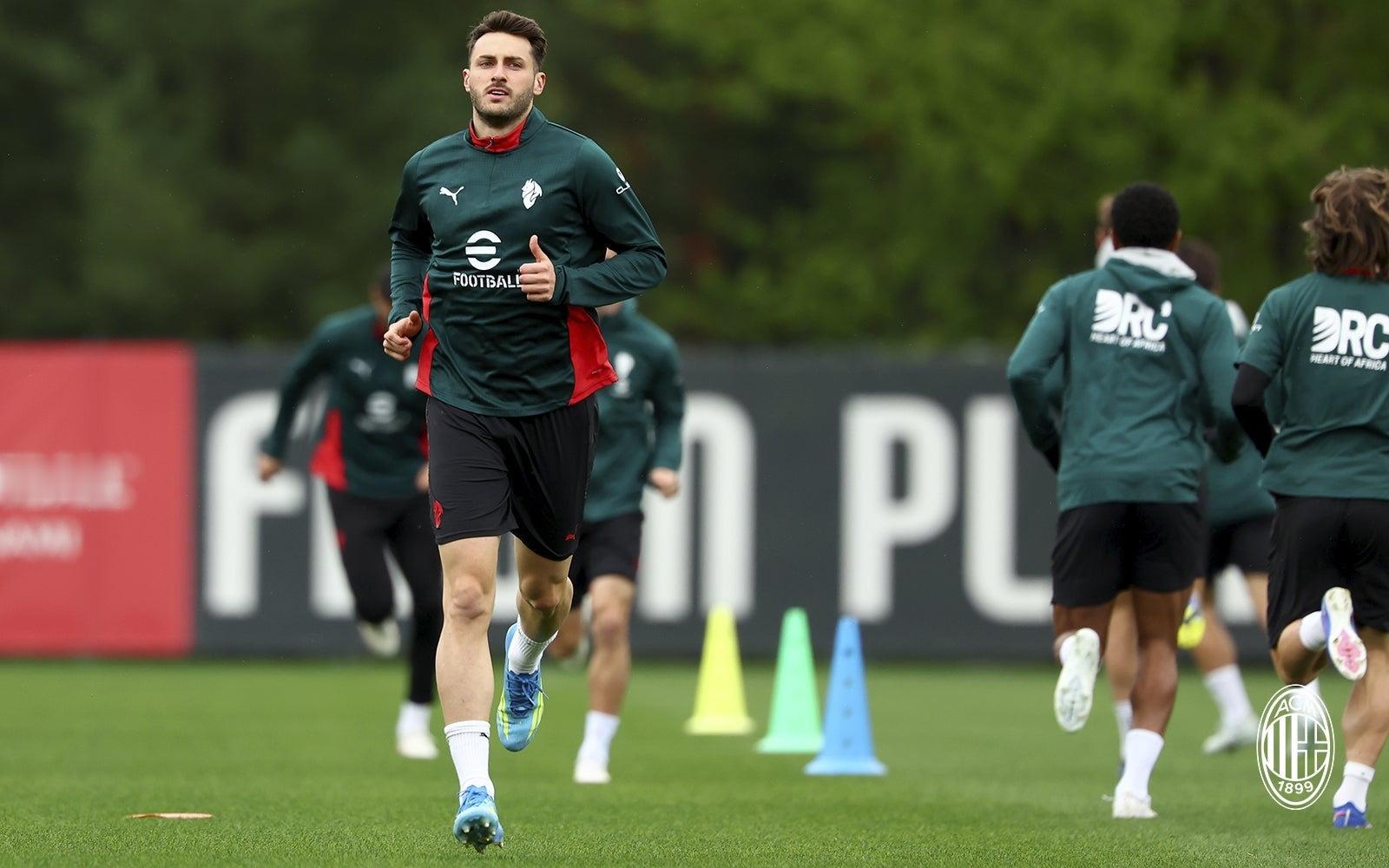 【训练组图】 🔴⚫️ 球队结束短暂假期，重新集结！💪🏻sempremila