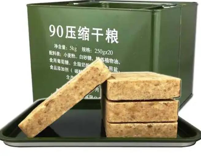 别再被骗了！军用压缩饼干，根本撑不了一整天
很多老哥都信一句话：一块军用压缩饼干