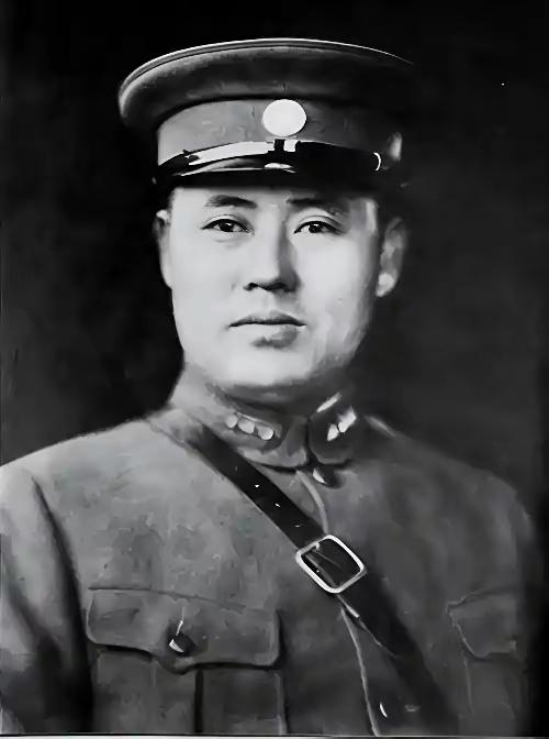 1940年，鬼子把傅作义打得只剩七千残兵，连上头都打算放弃这块地。他偏不信邪！