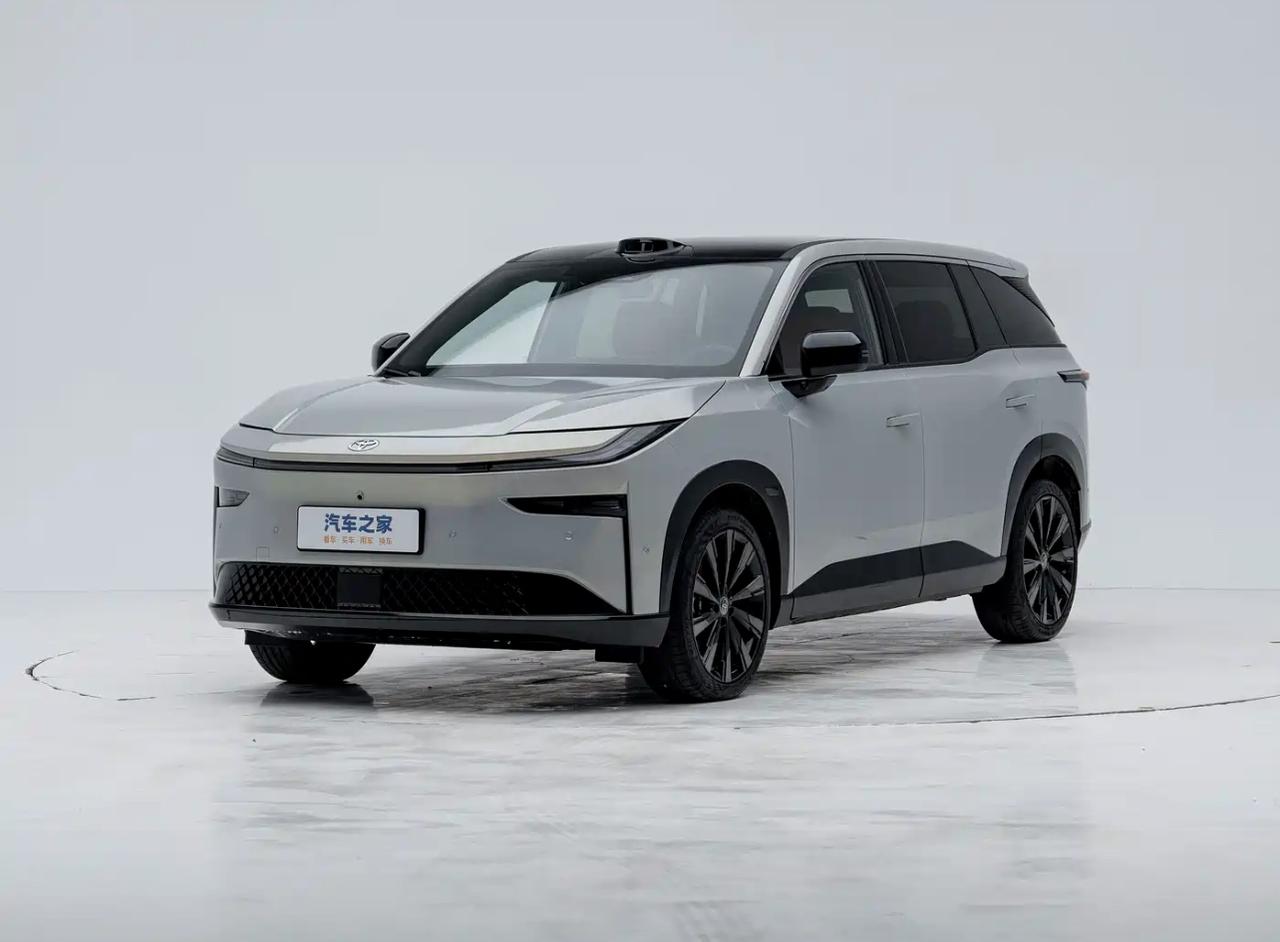 广汽丰田铂智3X 

广汽丰田铂智3X为紧凑型纯电SUV，5门5座，前置前驱。