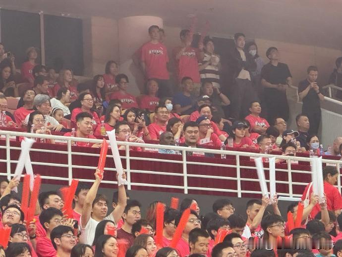 吴泽昊真牛啊，一球绝杀太原理工大学！
上海交大在第二回合较量中以82-66击败太