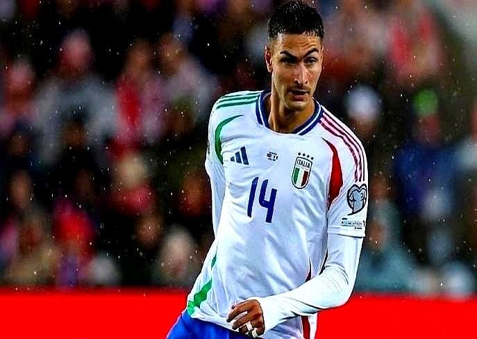 1100万买来的意大利国脚，坐穿板凳！

AC米兰后防线告急，想纯租借22岁的科