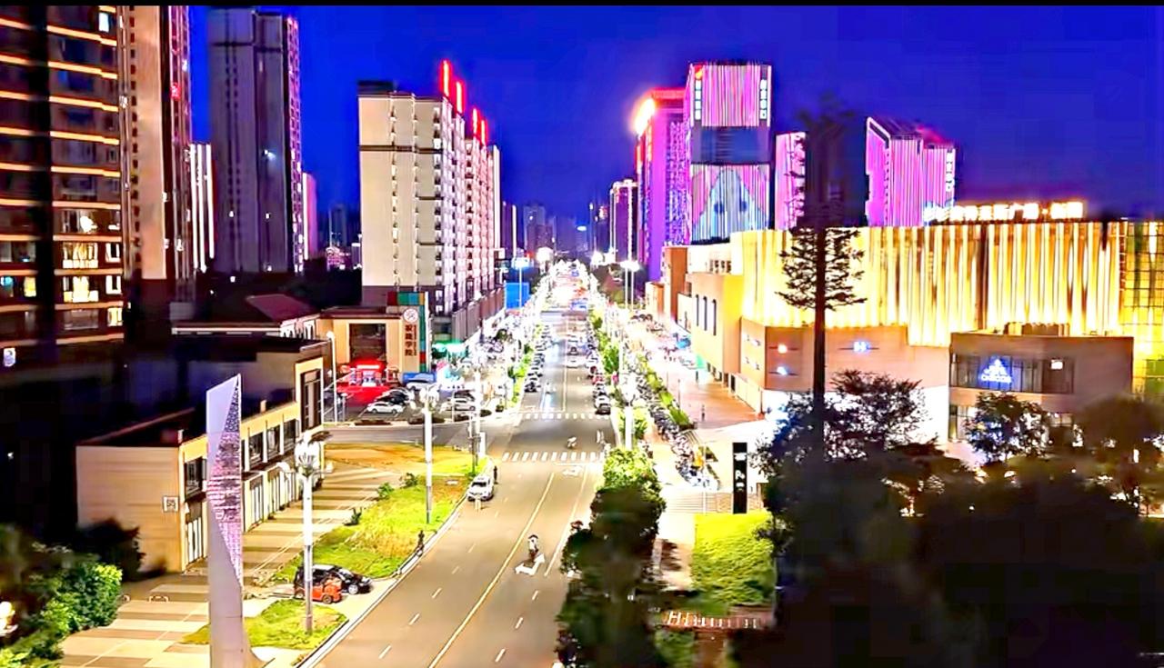 衡阳这么一座小三线城市，夜景都这么繁华，不愧是实力派的小三线。看图片，衡阳城区区