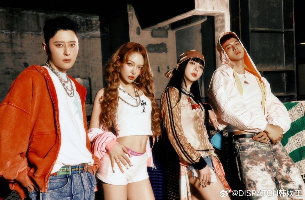 kard 出道9年之际宣布解散。DSP娱乐6日表示“经与4名成员慎重讨论后，决定