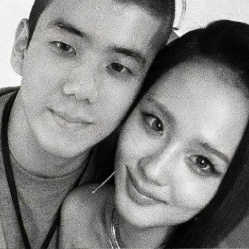 牵手睡觉+辣舞视频疯传？金智秀力挺亲哥引争议，事业要凉？
 
韩娱圈突然炸开锅！