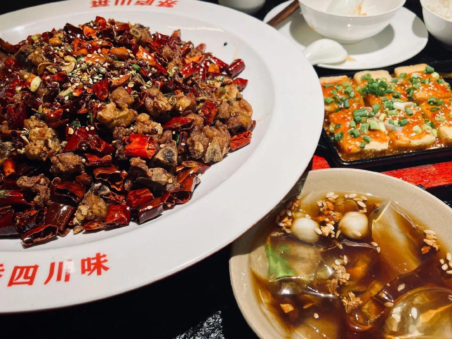 移起闪购不想在比价上浪费时间，移动直接给优惠，红包领完即用，线上下单立减，高效省
