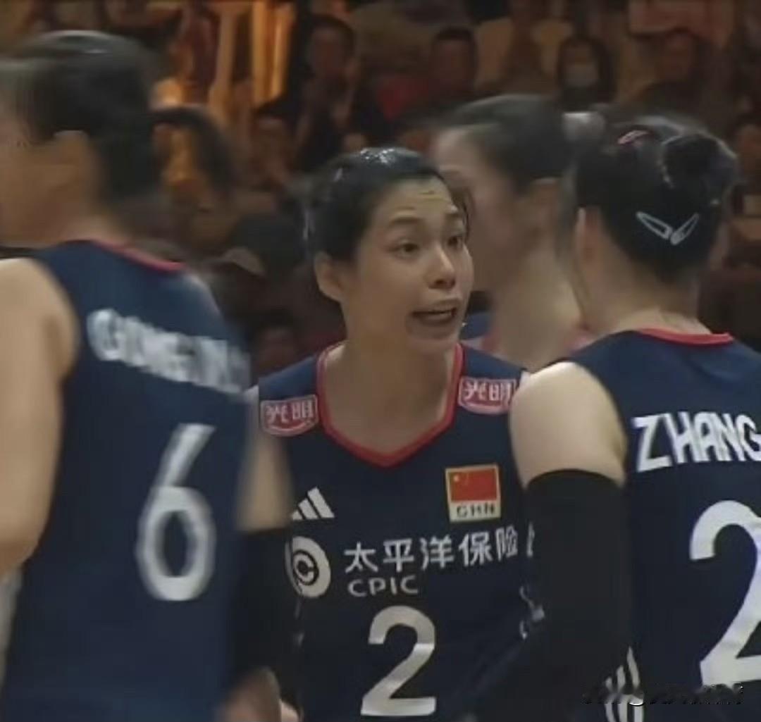 中国女排输球未必是一件坏事，更何况我们这支队伍这么年轻！几位老将还是一如既往的稳