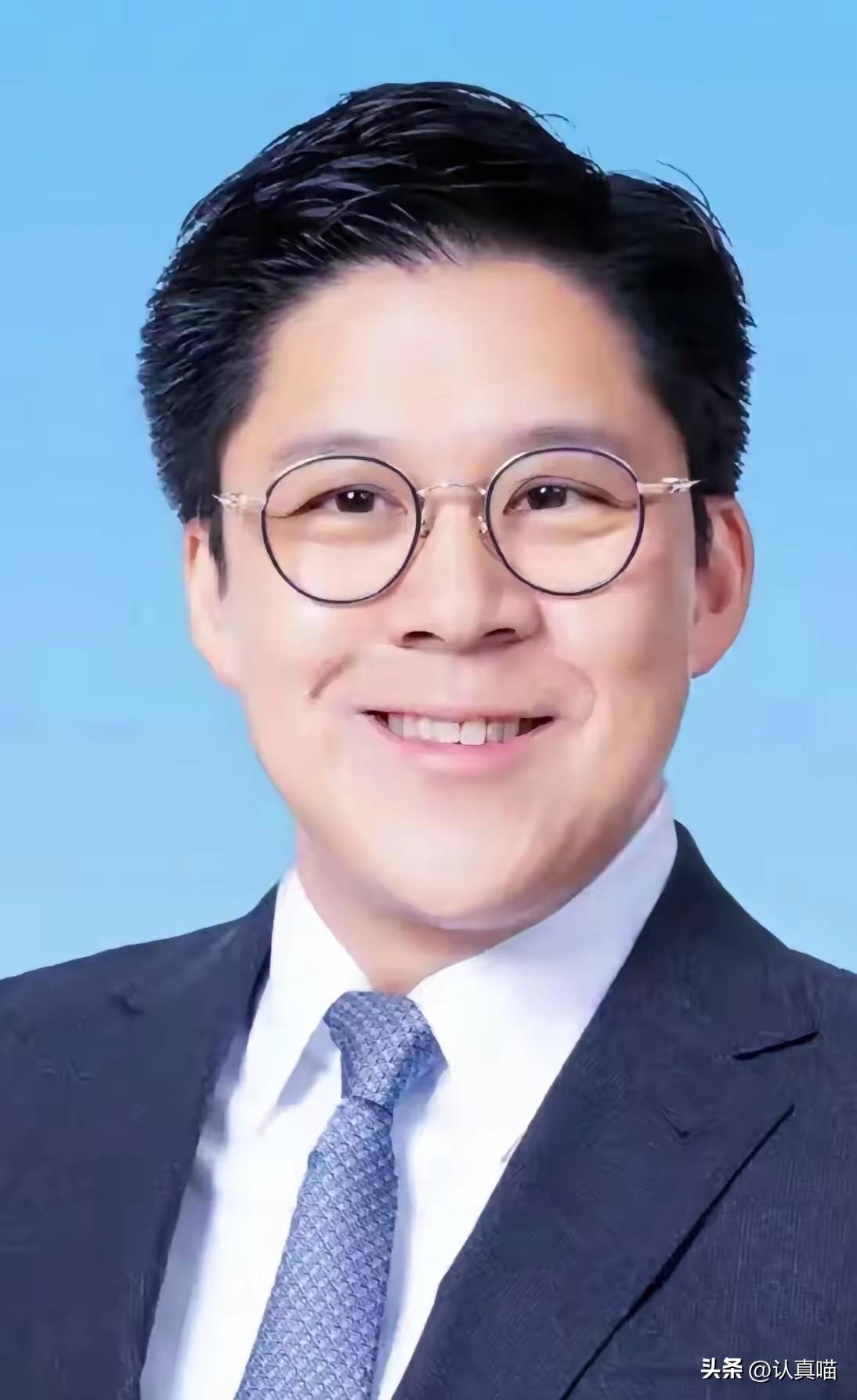 李嘉诚451亿排第一，
霍家连前五十的边都没摸着，
好多人张嘴就说这俩不在一个量
