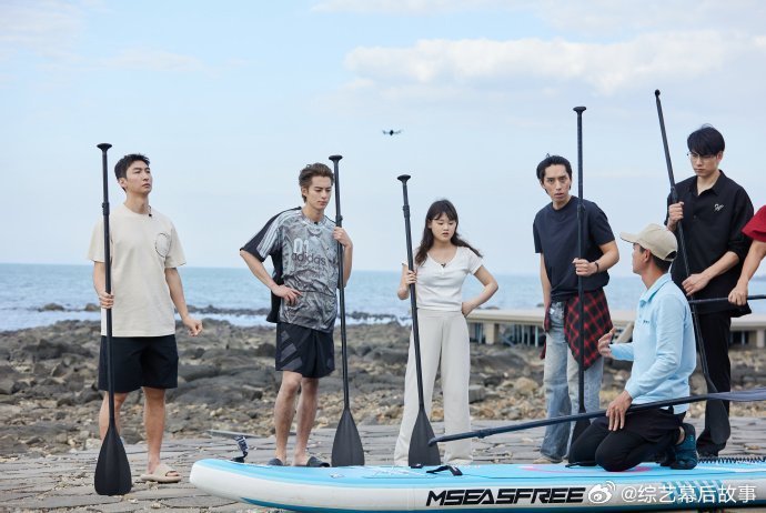 张家齐退役后首登芒果综艺 跳水冠军张家齐退役后首登芒果综艺，独自来到客栈体验生活