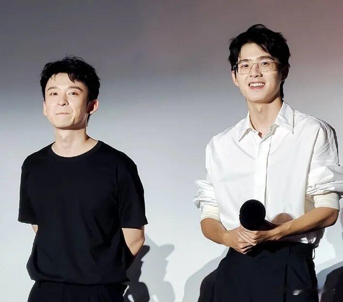 看到董子健、刘昊然
在颁奖礼公开“求工作”，
我真的有点生理不适了！

真是应了