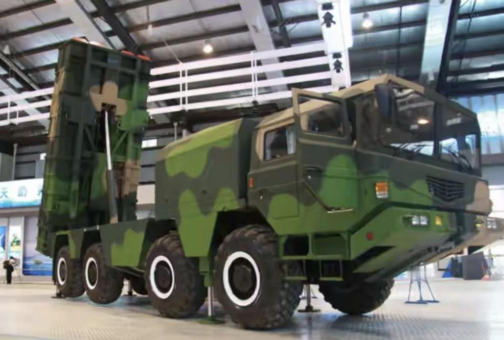 4月16日，据央视军事网站报道，全球首款垂直发射火箭炮公开亮相，中国🇨🇳神鹰