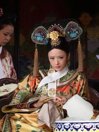 #一句话证明《甄嬛传》你看过#今年的枫叶好像不够红阿；

那就赏夏常在一丈红吧，