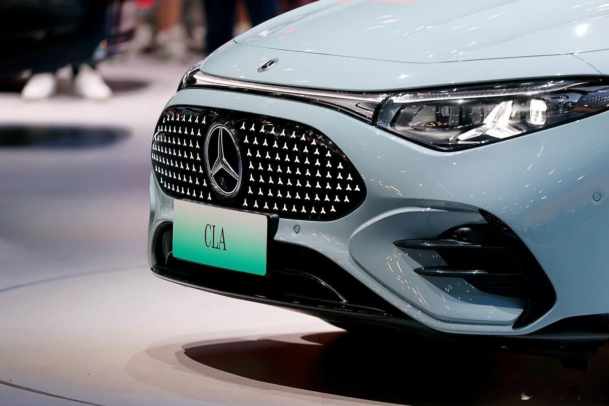 汽车人机工程 是围绕人的需求设计车内布局，核心关乎驾驶的舒适、便捷与安全，是买车