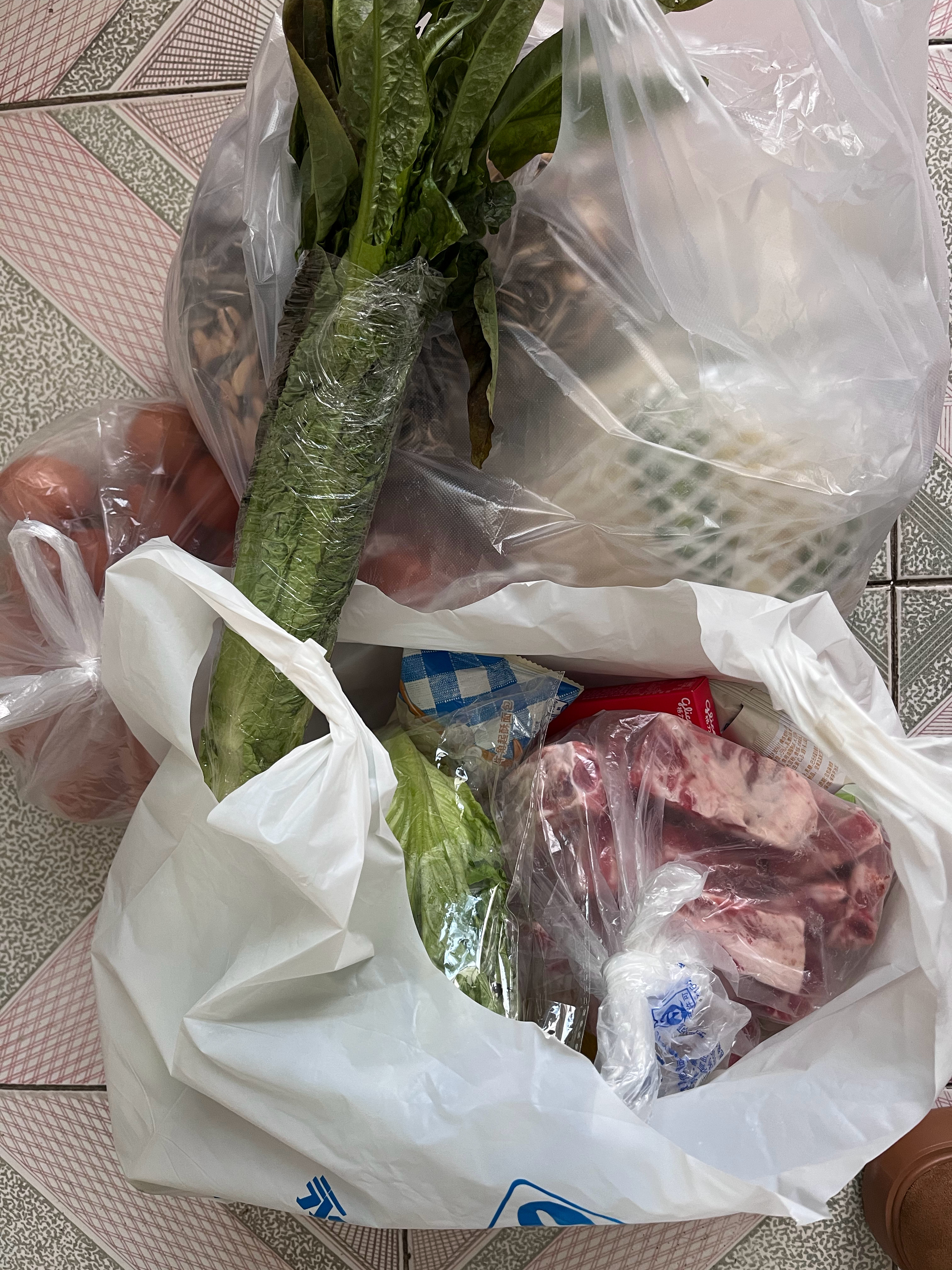 出门买菜主打一个不能白出去，必须买足实的！ 