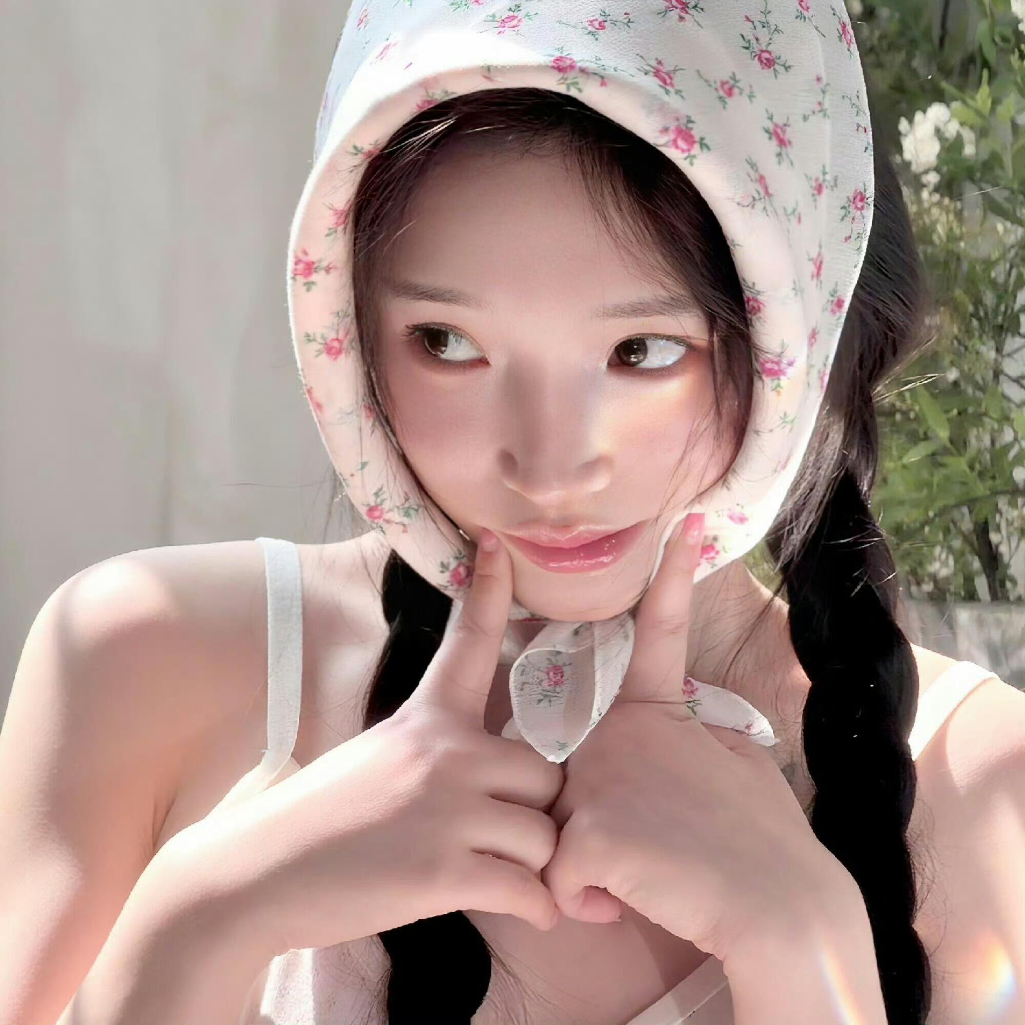 𝐒𝐇𝐀𝐑𝐄｜头像背景图搭配请给幸福和好运一点时间…🩶女生头像分享 |